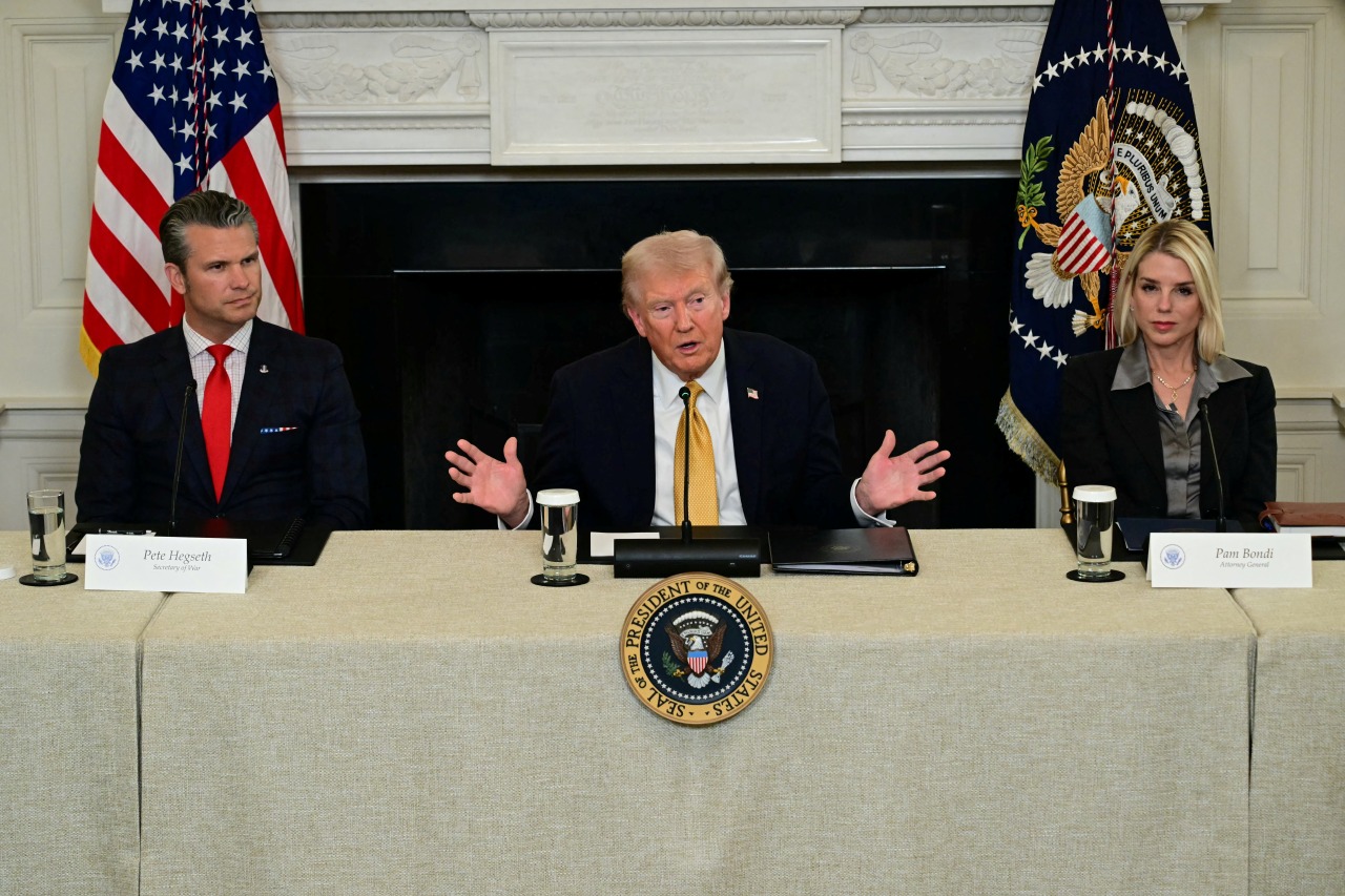 President Trump at a law-enforcement roundtable at the White House last year, flanked by Defense Secretary Pete Hegseth and Attorney General Pam Bondi.