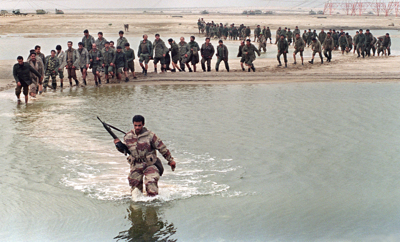 Iraqi prisoners in 1991 were led through a pool of water as allied forces continued their advance on Kuwait City, then occupied by Iraq’s army.