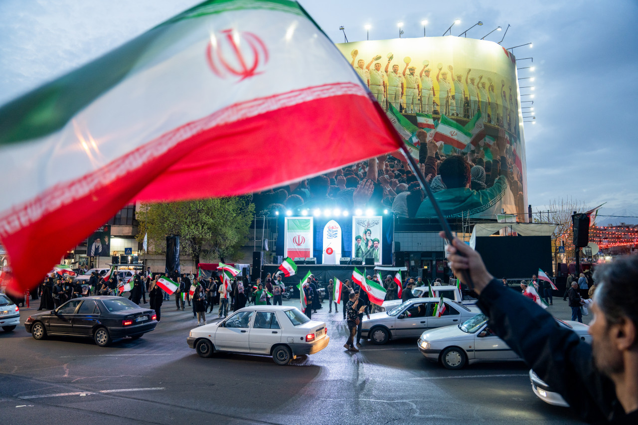 तेहरान में रविवार को शासन समर्थक प्रदर्शन।