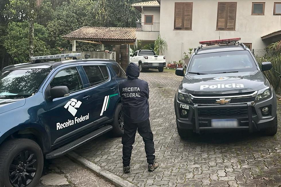 Brazilian law-enforcement authorities target a money-laundering network in São Paulo last year allegedly connected to the PCC.